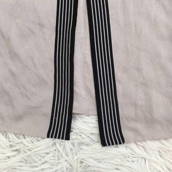 🖤SOLD🖤Exclusively Misook Beige Crewneck Cardigan - Picture 5 of 7